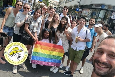 Rainbow Vibes explorando el tour privado del orgullo de Tel Aviv