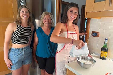 Easy Cooking Class i Bari: Pasta & Tiramisu, gratis vinflaske