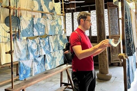 Zhujiajiao Tour privato con giro in barca e workshop di tintura a cravatta
