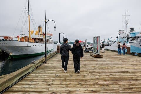 Tour gastronómico para grupos pequeños por el puerto de Halifax