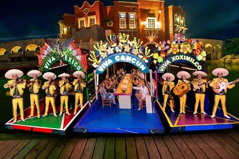 PLAYAとCANCENからXoximilcoへのプライベートトランスファー往復
