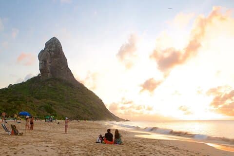Hawaïaanse kano in Fernando DE Noronha