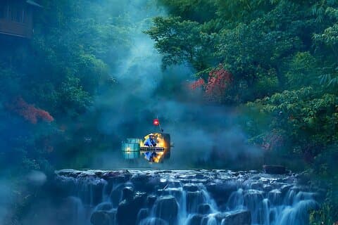 1-Day Round-Trip Private Transfer to Gulong Gorge | Door-to-Door