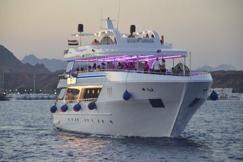 Kvelden Yacht middag og live musikk cruise i Sharm El Sheikh