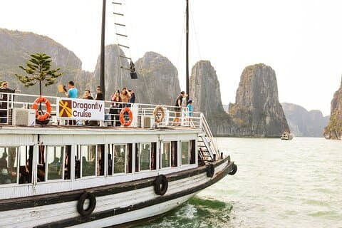 04 heures de croisière au départ du port de Tuan Chau