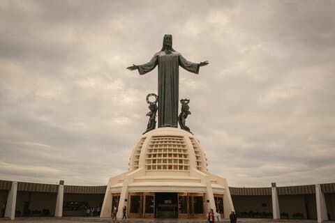 Christ the King, Traveling Mummies VS El Santo and Catrinas