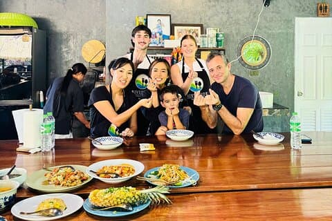 Cours pratiques de cuisine à Riverside Thai Cooking à Khao Lak