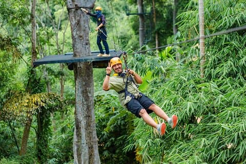Aventura en tirolesa y todoterreno en Phuket