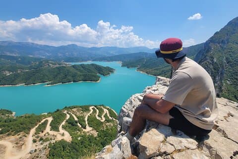 Hey Albânia: Bovilla Afternoon Tour – Natureza e Lago