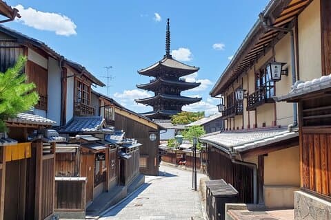 夕暮れ時の京都芸者散策