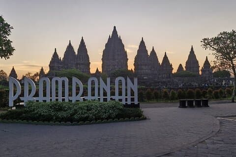 Monte Borobudur e Prambanan com Guia