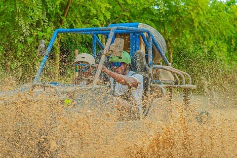 VIP-buggytour naar Macao Beach en Taina-grot