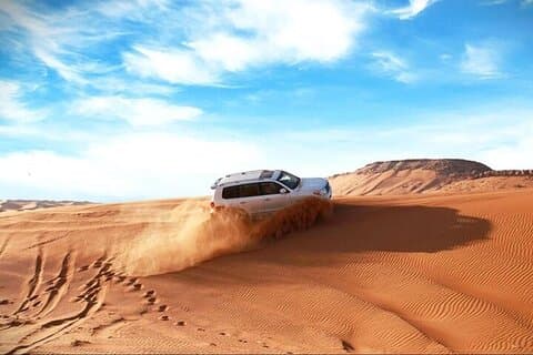 Qatar Shared Desert Safari med sandboarding og camel ride