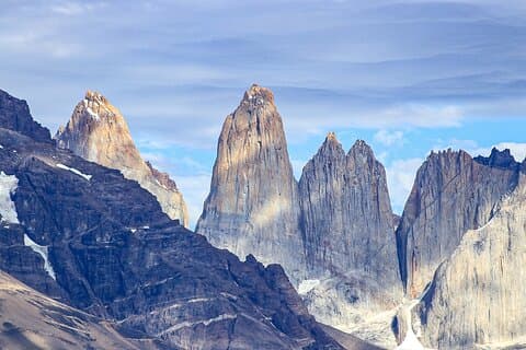 Heldagstur med guide i Torres del Paine og Milodon-hulen