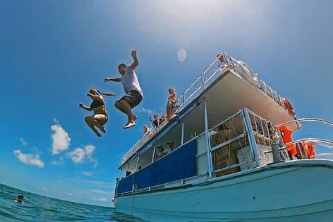 Katamaran i Cozumel med snorkling ved El Cielo og åpen bar