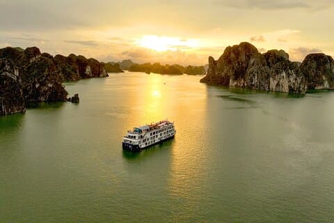 Halong Lan Ha Bay 2D1N cruzeiro de coral marinho a partir do porto de Tuan Chau