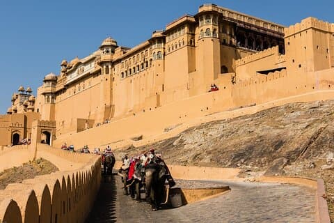 1-Day Trip to Jaipur from Mumbai with Both side Commercial Flights