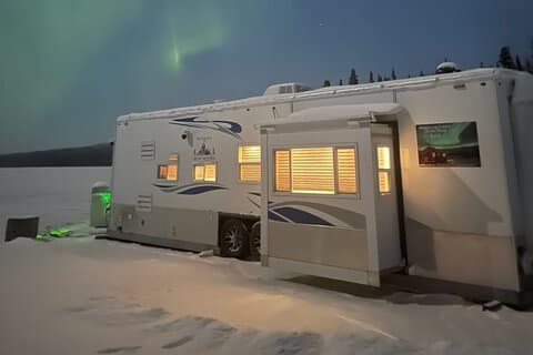 Pêche sur glace et Aurora Extravaganza