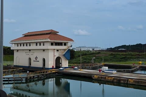 Passeio de 7 horas pelas Eclusas de Miraflores + Santuário da Preguiça em Gamboa