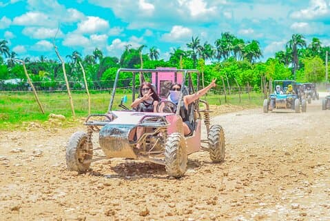 Adrenalina exclusiva en buggy y ATV en macao la cueva taina