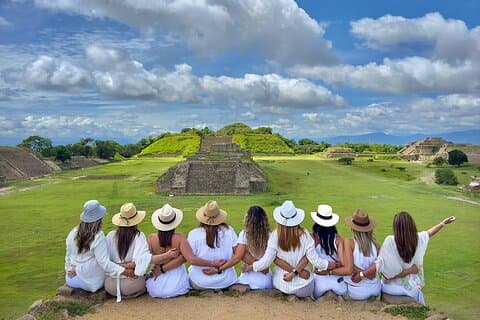 Monte Albán Quesillo e artigianato alebrijes e fango nero