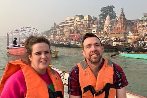 Varanasi : Excursión privada de un día con paseo en barco por el Ganges & Aarti