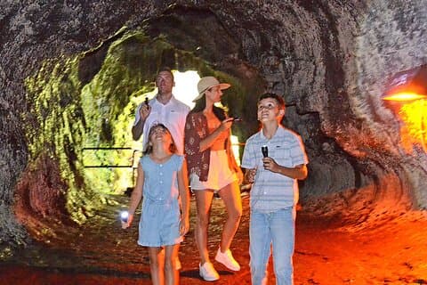 ハワイ火山国立公園シャトルツアー