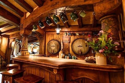 Hobbiton filmset en Waitomo Glow Worm Caves Tours Privé SUV