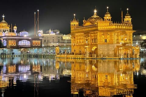 Viaje de 1 día al Templo Dorado, Amritsar desde Delhi con vuelo comercial de ambos lados
