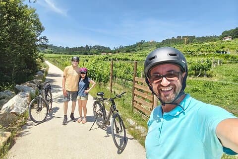 ポルトから:アマランテのe-Bikeツアーとグリーンワインワイナリー