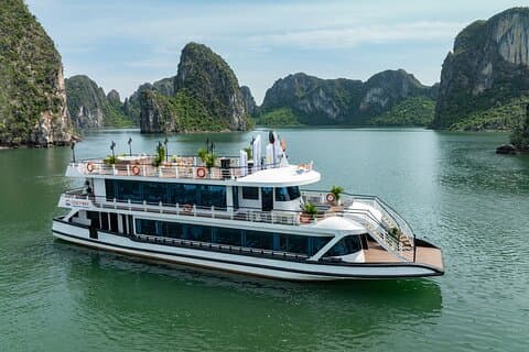 Ha Long Bay 5 - Stjärndagskryssning med buffé, kajakpaddling och simning