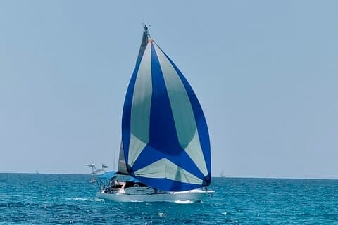 Aventure privée en voilier avec collations et boissons, plongée avec tuba et SUP