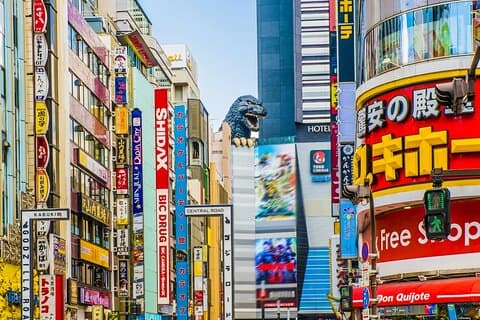 新宿と神楽坂の日帰りツアー 東京の人気スポットと隠れた名所