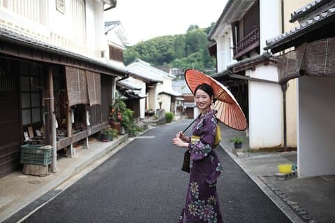 Uchiwa Fan Making and Uchiko Town Historical Stroll