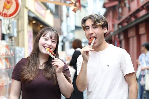 Tokyo : Tour privato del tempio di Asakusa e Senso-ji con 3 soste gastronomiche