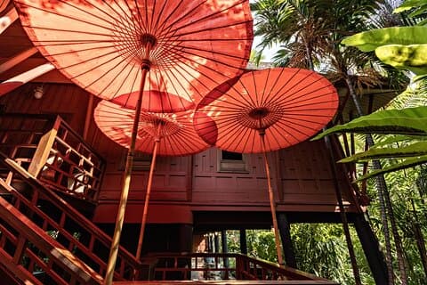 Visite multilingue du Jim Thompson House Museum avec transfert privé