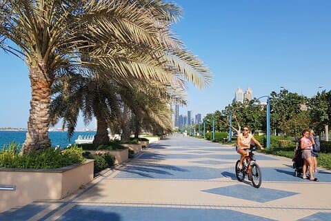 Abu Dhabi Halvdagstur Grand Mosque Emirates Palace og Corniche