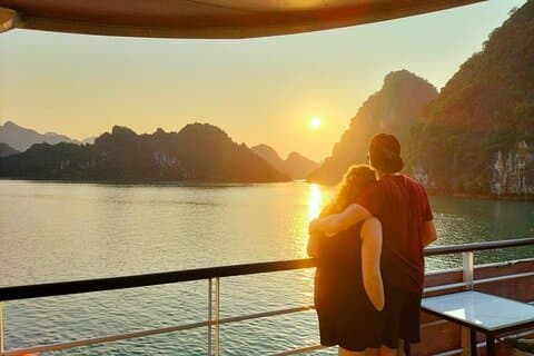 Lan Ha Bay Sunset Luxury Tour: Kayaking, vannsklier og boblebad