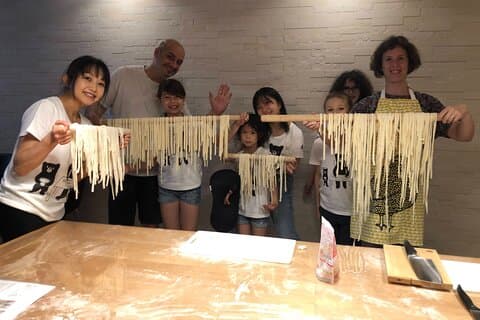 Expérience authentique de fabrication d'Udons attentifs à Tokyo