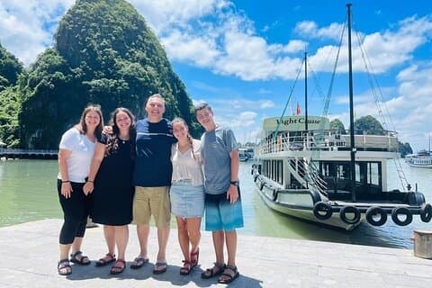 Private Halong Bay Day Tour: Transfer, Lunch, Guide, Entrance Fee