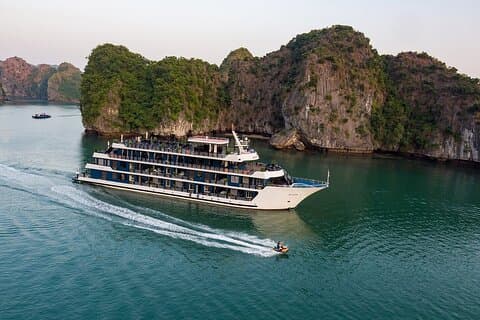 Premium Halong & Lan Ha Bay 3D2N crociera con vasca idromassaggio e balcone