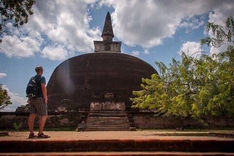 Private Sigiriya, Polonnaruwa & Cave Temple Tour fra Dambulla