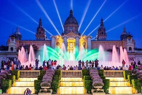 Privat tur i Barcelona fra 4 til 8 timer for 8 passasjerer