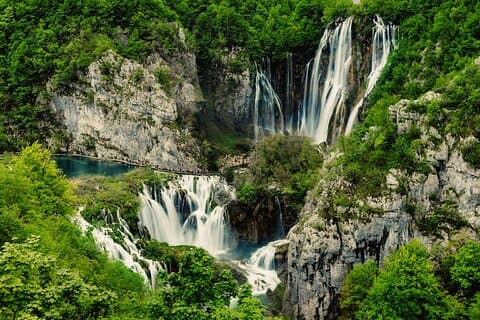 Zagreb : Viaje guiado de Plitvice & Rastoke con billete (ENG/ESP)