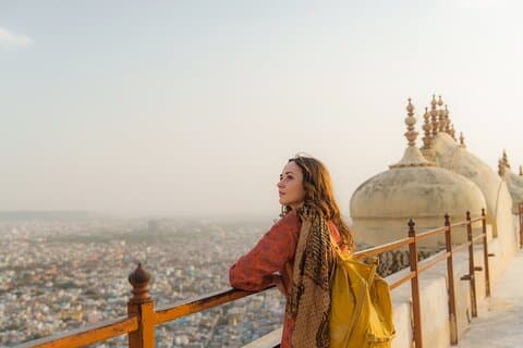 Serene Lakes & Royal Palaces: Privat Udaipur Tour med bil
