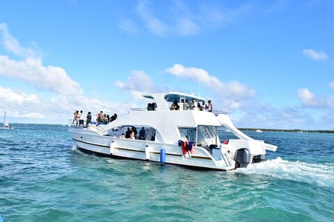 Punta Cana Booze Cruise, mergulho com snorkel, sand-bar com entretenimento