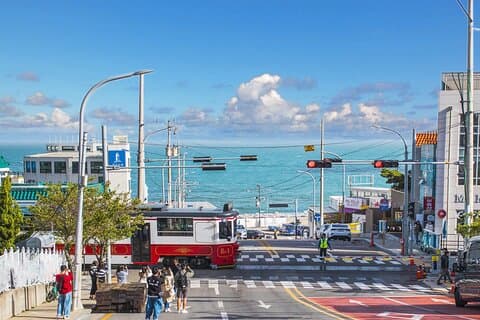 Busan's Culturele Wonderen met Beach Train & Gamcheon Village etc