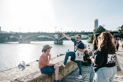 Sevilla Triana Quarter och River Small-Group Walking Tour