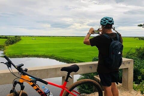 Excursão de bicicleta de meio dia em Siem Reap
