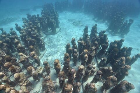 カンクン海中博物館でのシュノーケリングアドベンチャー
